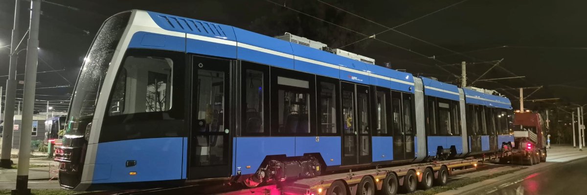 MPK skorzystało z prawa opcji. Do Wrocławia przyjechała pierwsza „ponadprogramowa” PESA