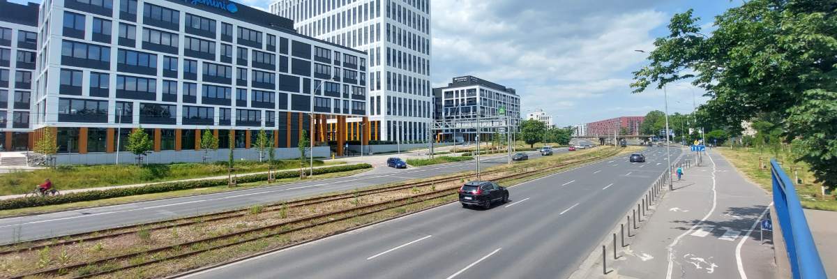 Wrocław: 26-letni kierowca najechał policjantowi na stopę. Prokuratura: wielokrotnie prowadził po narkotykach