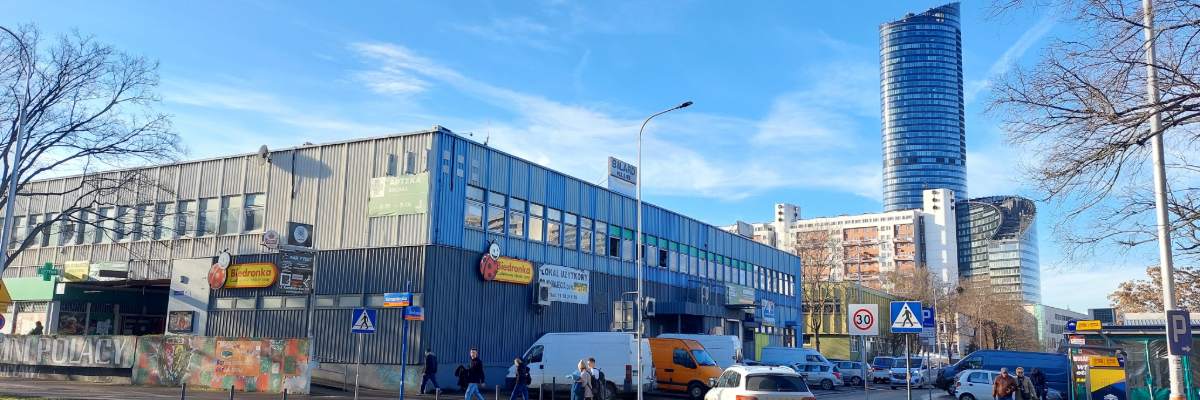 Pawilon handlowy z Komandorskiej zostanie wyburzony. W jego miejscu powstaną mieszkania