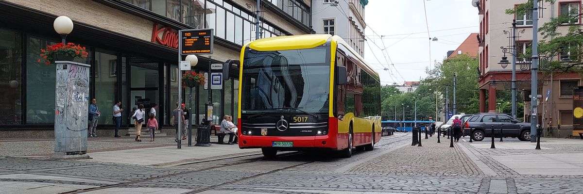 Pierwszy autobus elektryczny w barwach MPK Wrocław już na ulicach. Na których liniach go spotkamy? [ZDJĘCIA]
