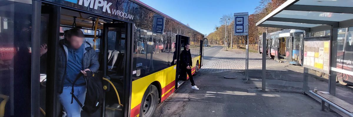 Wrocław: linia 715 zmieniła trasę. Od dziś jeździ przez Dembowskiego