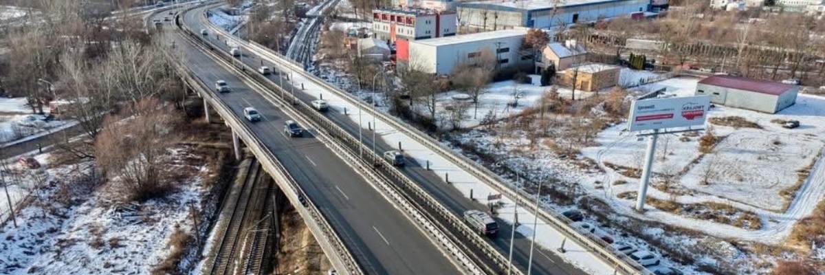 Na estakadę al. Sobieskiego wrócą dwa pasy. Ale najpierw duży remont!