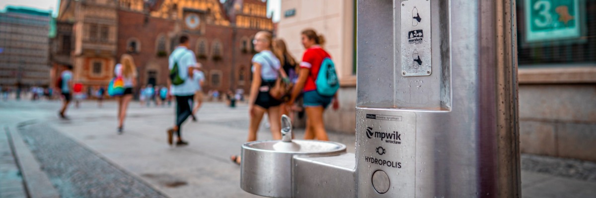 Nadciąga lato. Ruszył sezon ulicznych zdrojów we Wrocławiu