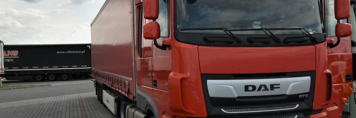 Wrocław: Policjanci odzyskali skradzioną ciężarówkę. Kierowca z Białorusi twierdził, że dostał auto od szefa