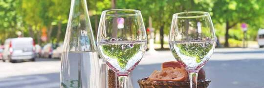Woda w restauracji za darmo. Właściciele lokali podchodzą do pomysłu z dystansem.