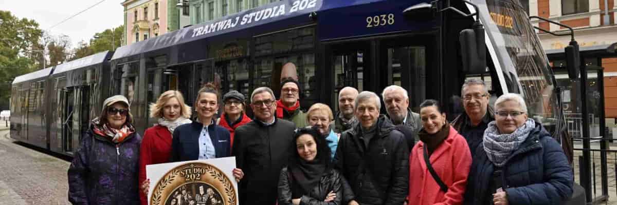 Legendarny humor na wrocławskich torach: Tramwaj „Studio 202” uczcił 70-lecie kultowej audycji
