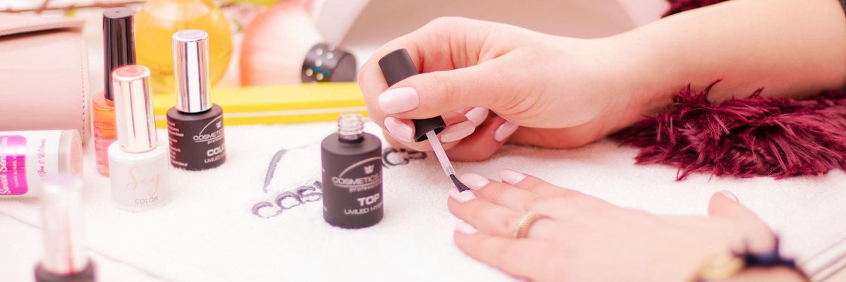 No wipe czy zwykły top coat do hybrydy? Sprawdź, który warto wybrać